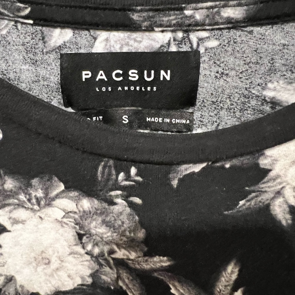PacSun Black and White Floral Short Sleeve Tee - Picture 2 of 4